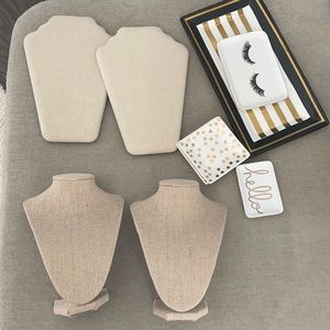 Jewelry stands and plates